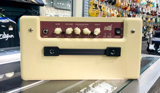 Blackstar Amplification - Debut 15E Practice Amp 2